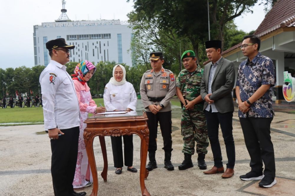 Kapolres Bojonegoro AKBP Muhammad saat Pilkades Serentak berharap Kades bisa menjaga kondusifitas