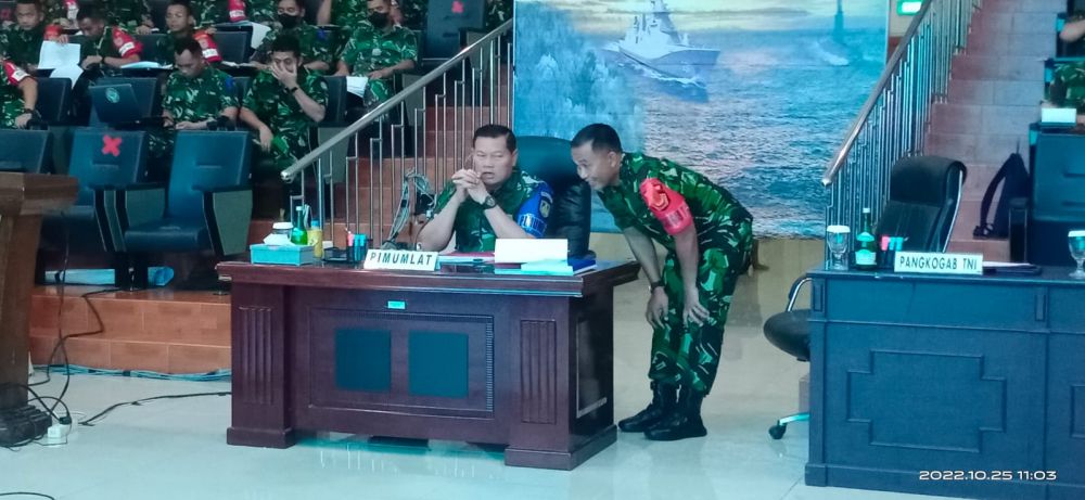 Kasal Laksamana TNI Yudo Margono saat pimpin uji RI latihan Armada jaya 