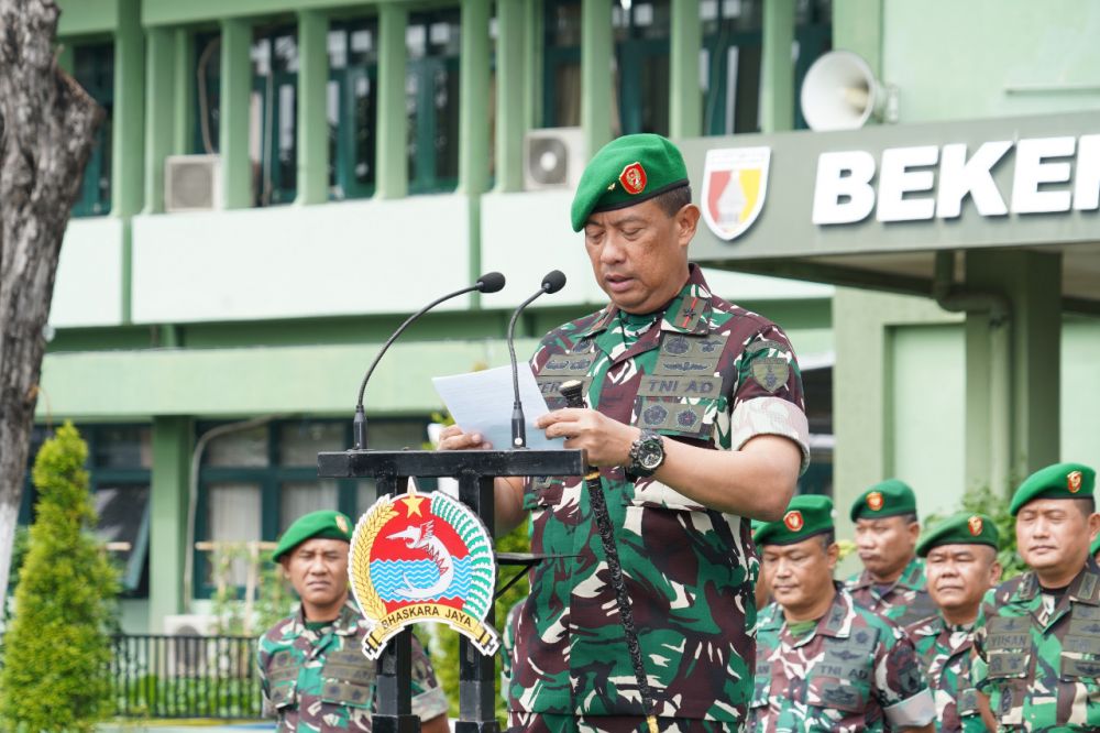 Danrem 084/BJ Brigjen TNI Terry Tresna Purnama saat pimpin apel pasukan