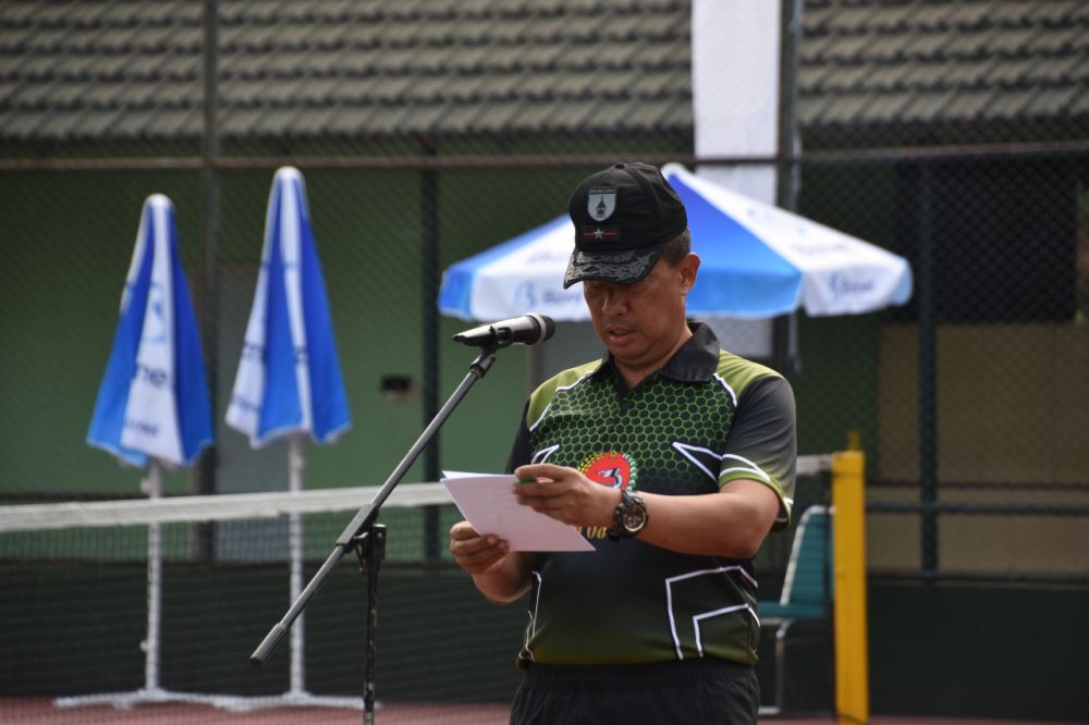 Danrem 084/BJ Brigjen TNI Terry Tresna Purnama saat peresmian open Tournamen tennis lapangan