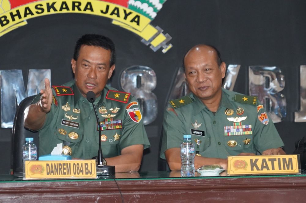 Danrem 084/BJ Brigjen TNI Terry Tresna Purnama bersama tim pengawas current audit