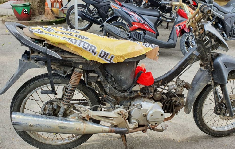 Tersangka diamankan Polisi beserta barang buktinya