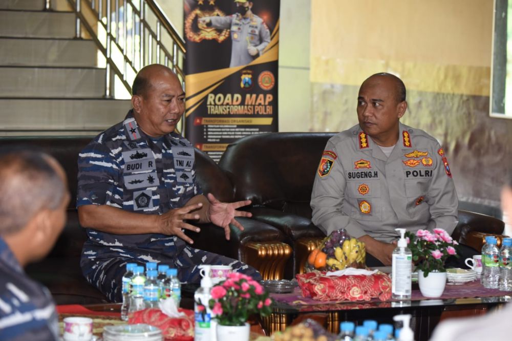 Dankodikdukum Kodiklatal Laksamana Pertama TNI Budi Raharjo kunjungi SPN Polda Jatim diterima Kepala SPN Polda Jatim Kombespol Sugeng Hariyanto