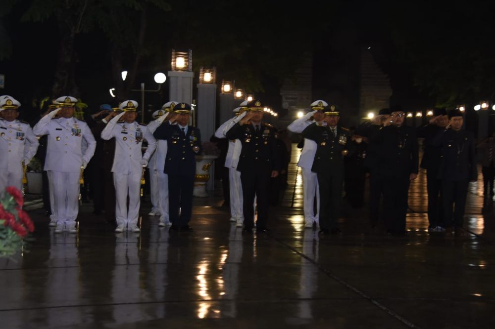 Dankodikmar Kodiklatal Hadiri Renungan Suci Hari Pahlawan di TMP 10 November