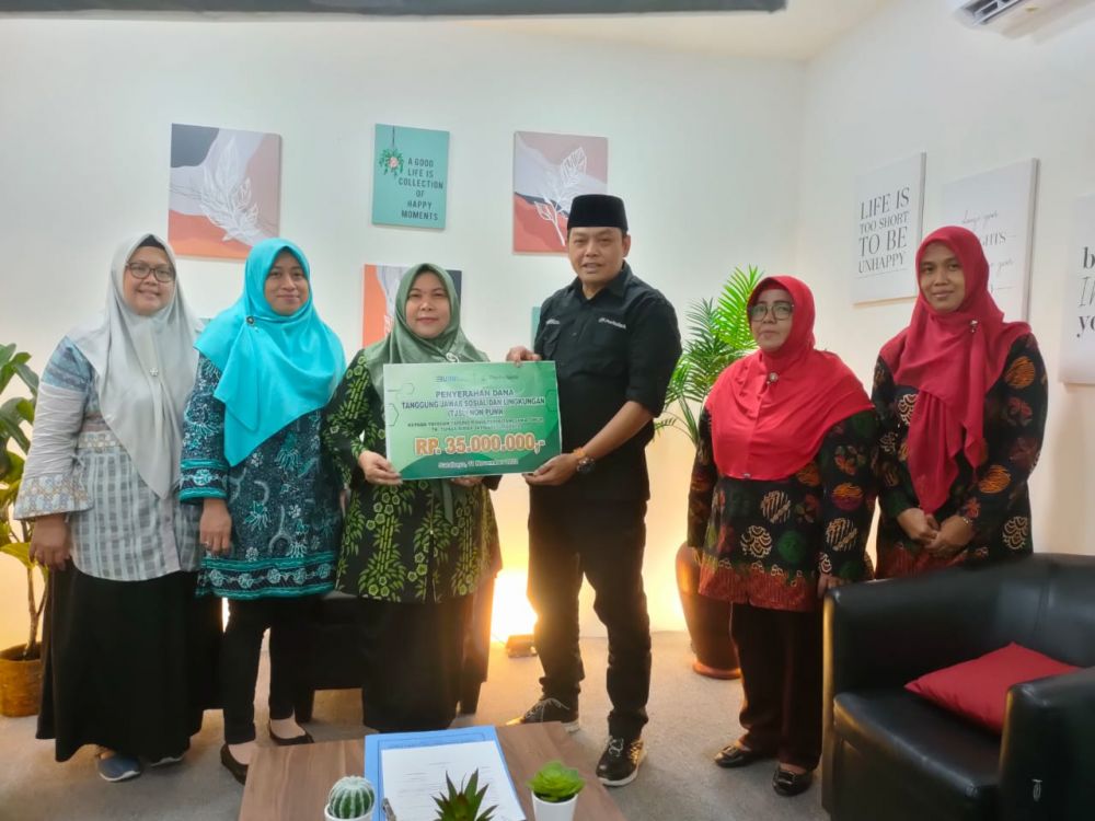 Perum Perhutani Divisi Regional Jatim Peduli Pendidikan Salurkan Dana TJSL