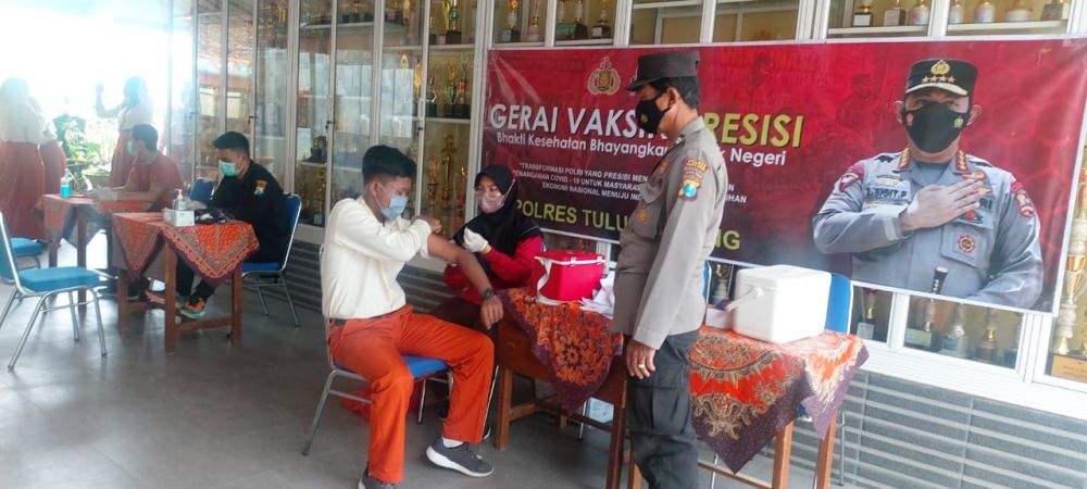 Demi menjaga kesehatan di wajibkan vaksin Covid-19