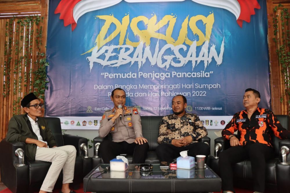 Kapolres Malang AKBP Putu Kholis Aryana saat menjadi pembicara dalam diskusi kebangsaan