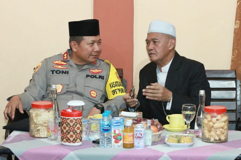 Kapolda Jatim Irjen Pol Dr. Toni Harmanto saat kunjungan ke Ponpes Darussalam Banyuwangi