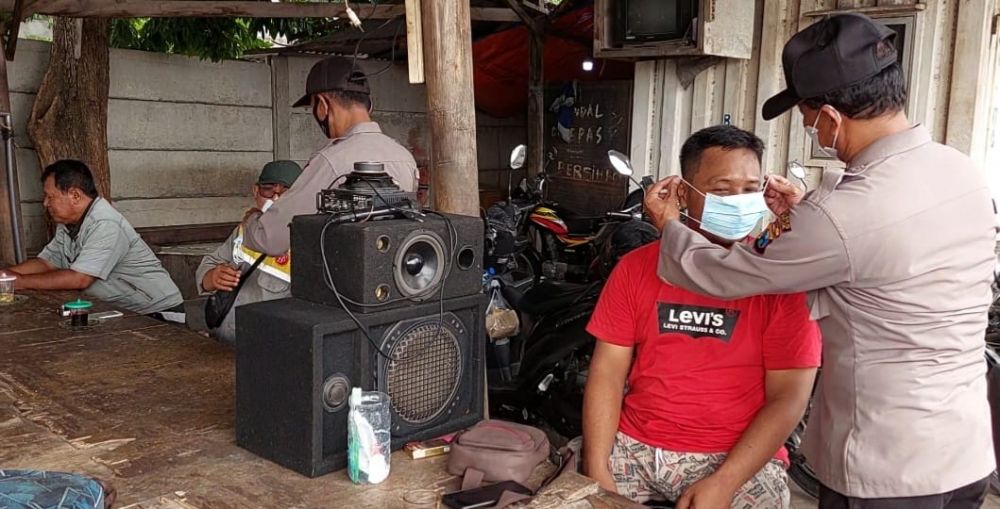 Polsek Cerme lakukan Pamor Keris di beberapa warkop