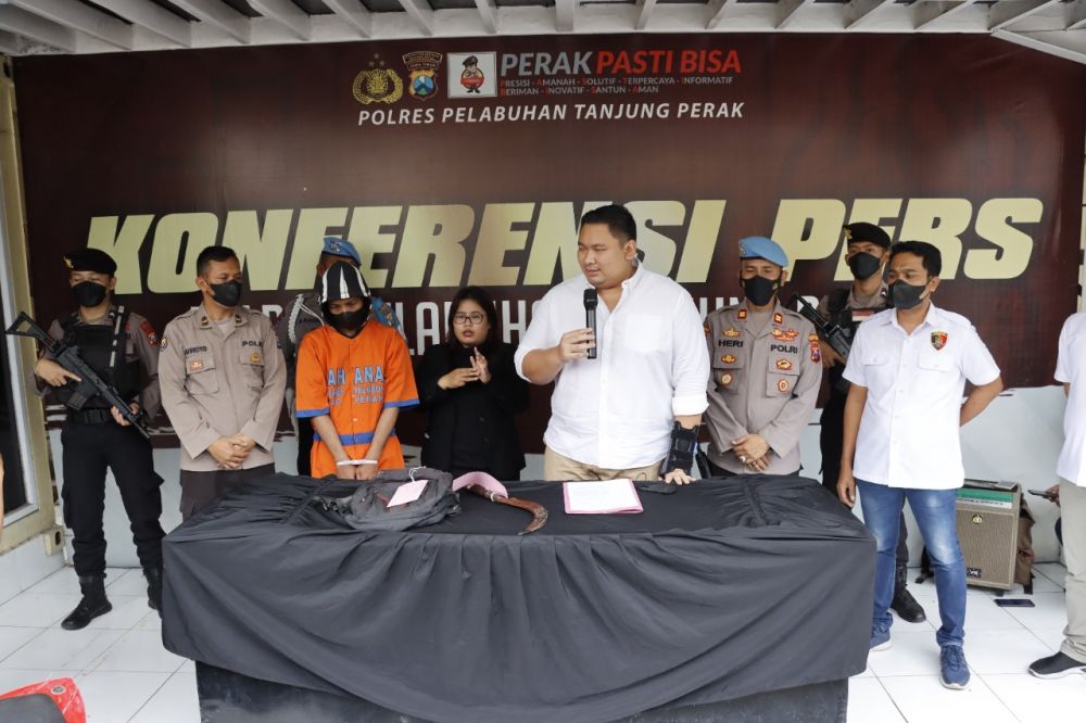 Satreskrim Polres Pelabuhan Tanjung Perak Surabaya amankan tersangka pembacokan gang Manggis Surabaya