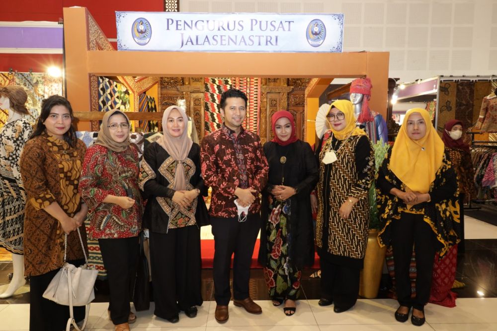 Ketua Jalasenastri Ny. Ette saat hadiri Batik Fashion Fair 2022 di Grand City Surabaya