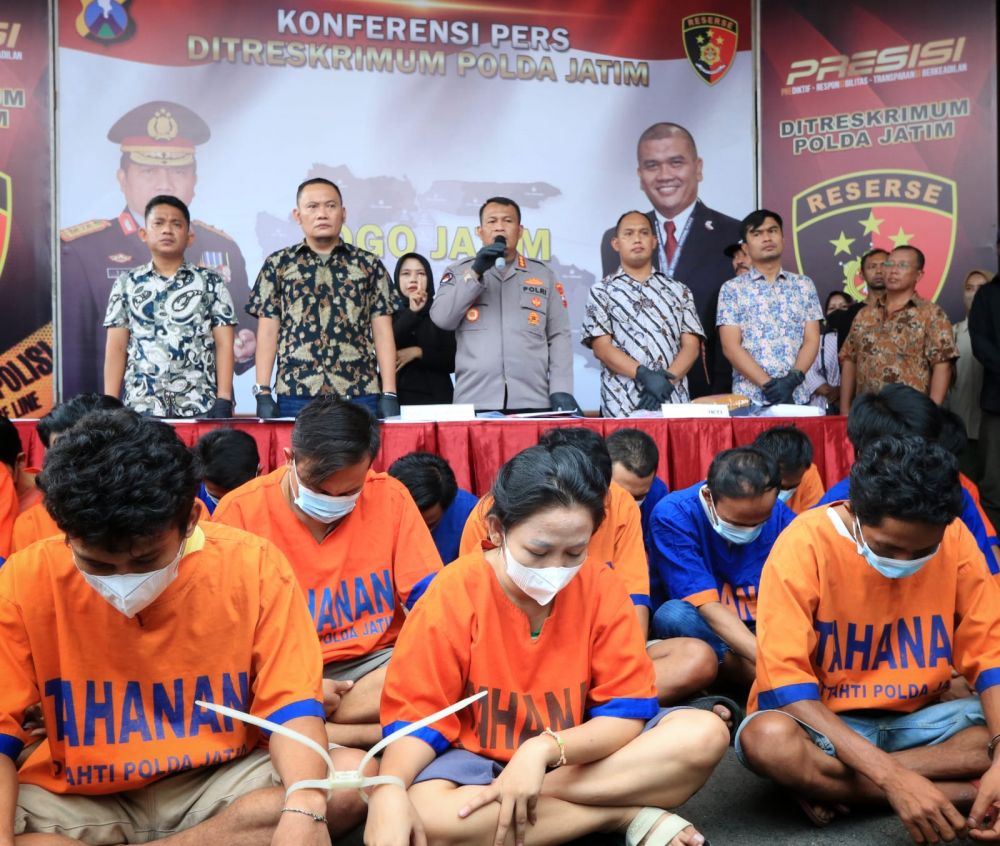 Ditreskrimum Polda Jatim amankan 16 tersangka beserta barang buktinya