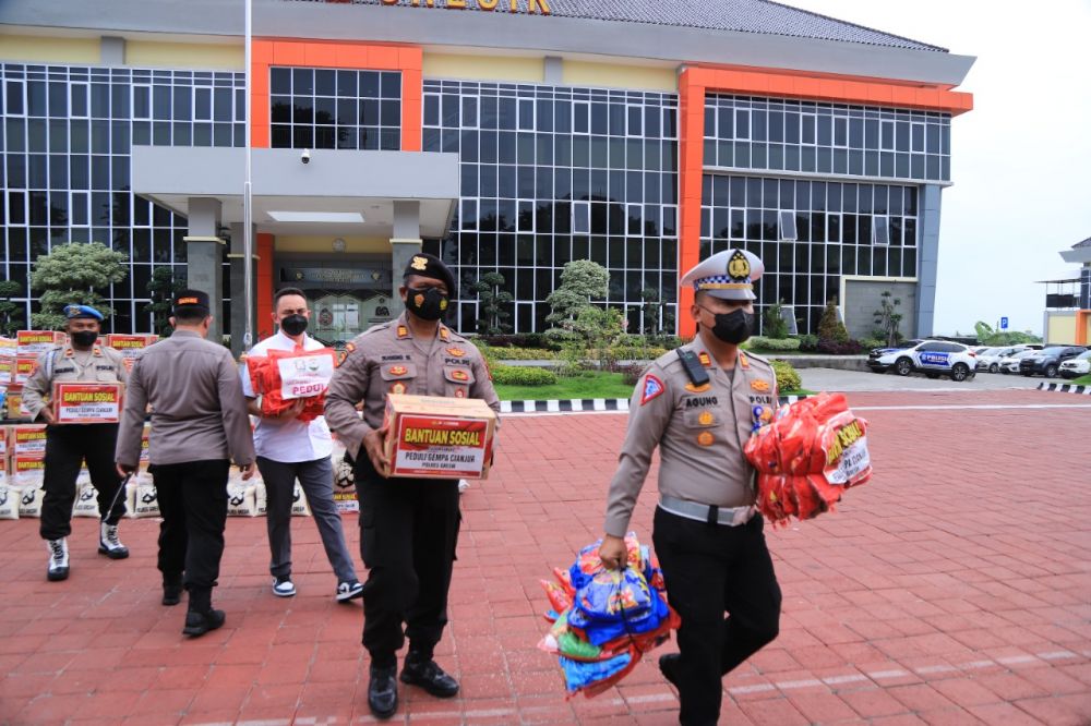 Polres Gresik salurkan bantuan ke gempa Cianjur