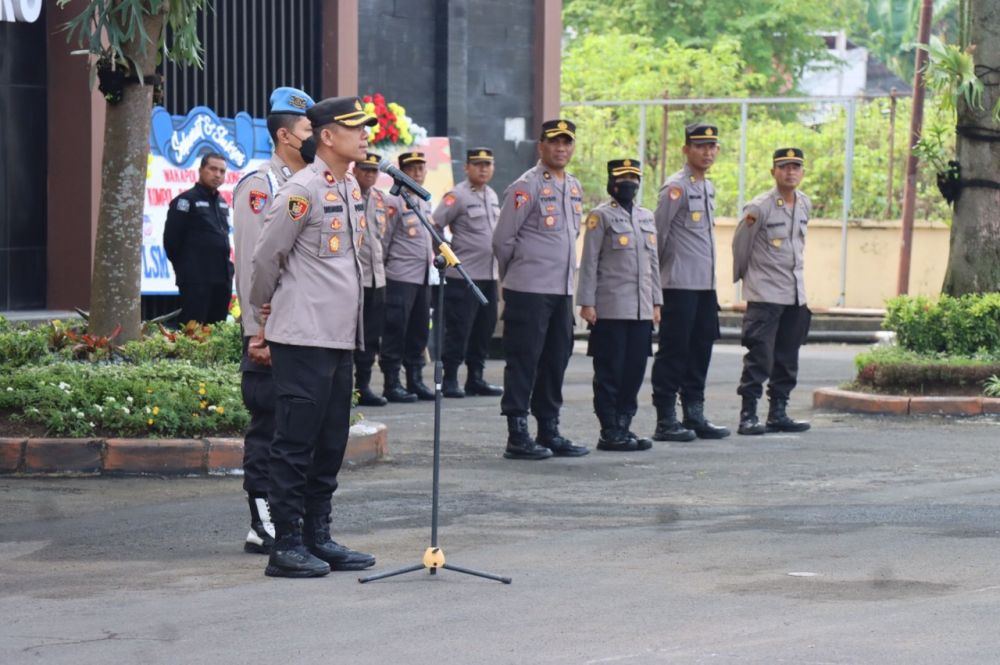 Wakapolres Bojonegoro Kompol David Manurung saat pimpin apel rutin perdana