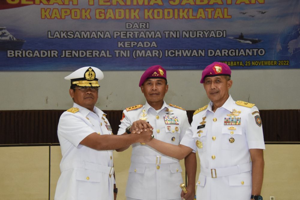 Dankodiklatal Letjen TNI Marinir Suhartono bersama Laksamana Pertama TNI Nuryadi dan Brigjen TNI Marinir Ichwan Dargianto