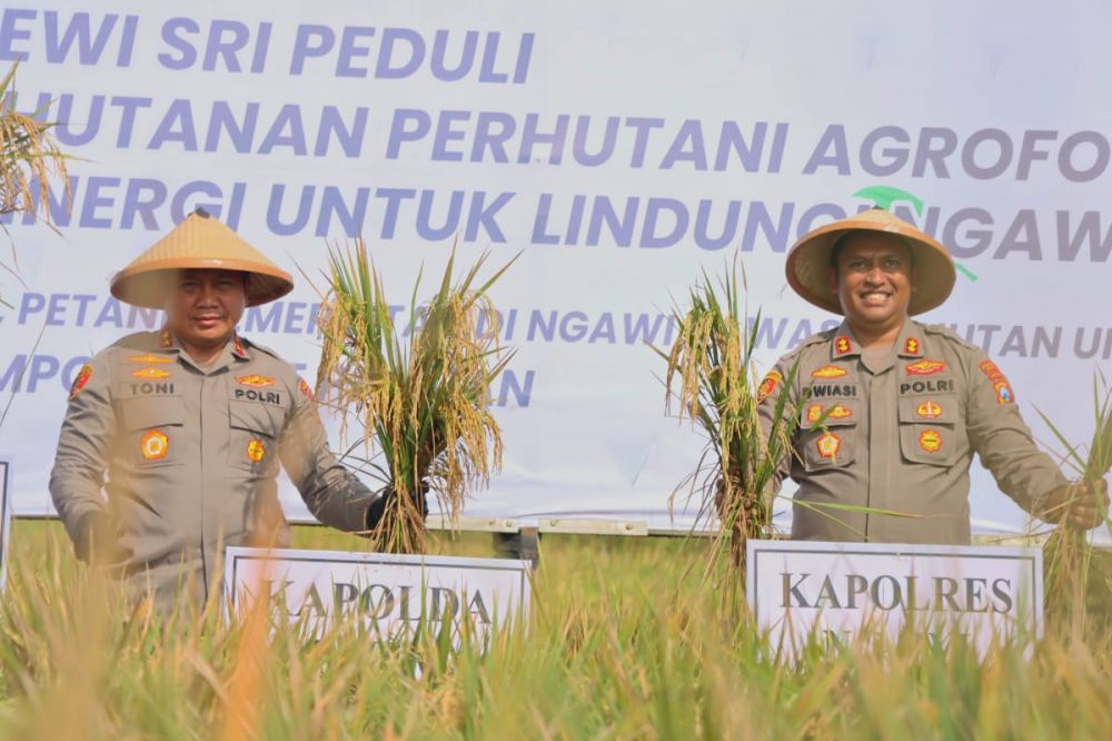Kapolda Jatim Irjen Pol Dr. Toni Harmanto saat Panen Raya