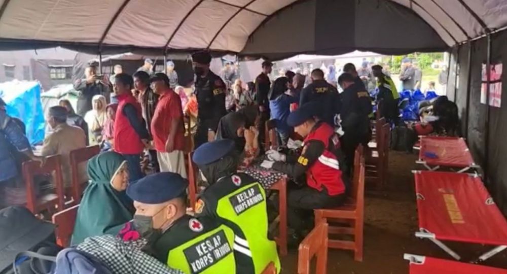 Pelayanan Kesehatan Brimob Polri Jemput Bola Pengungsi Gempa Cianjur