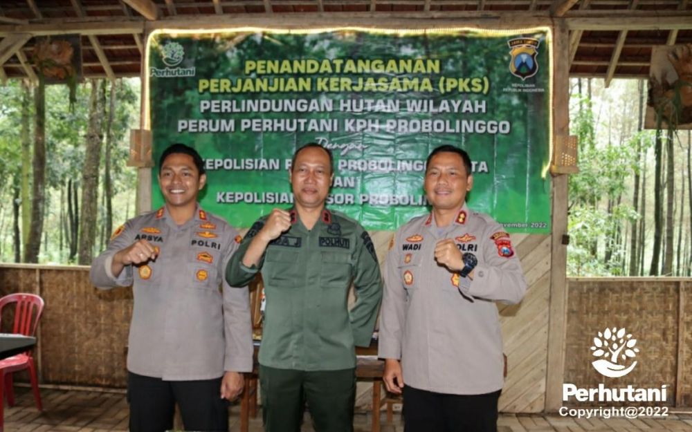 Kapolres Probolinggo AKBP Teuku Arsya Khadafi, Kapolresta Probolinggo AKBP Wadi Sa'bani dan Administratur Perhutani KPH Probolinggo Ida Jatiyana