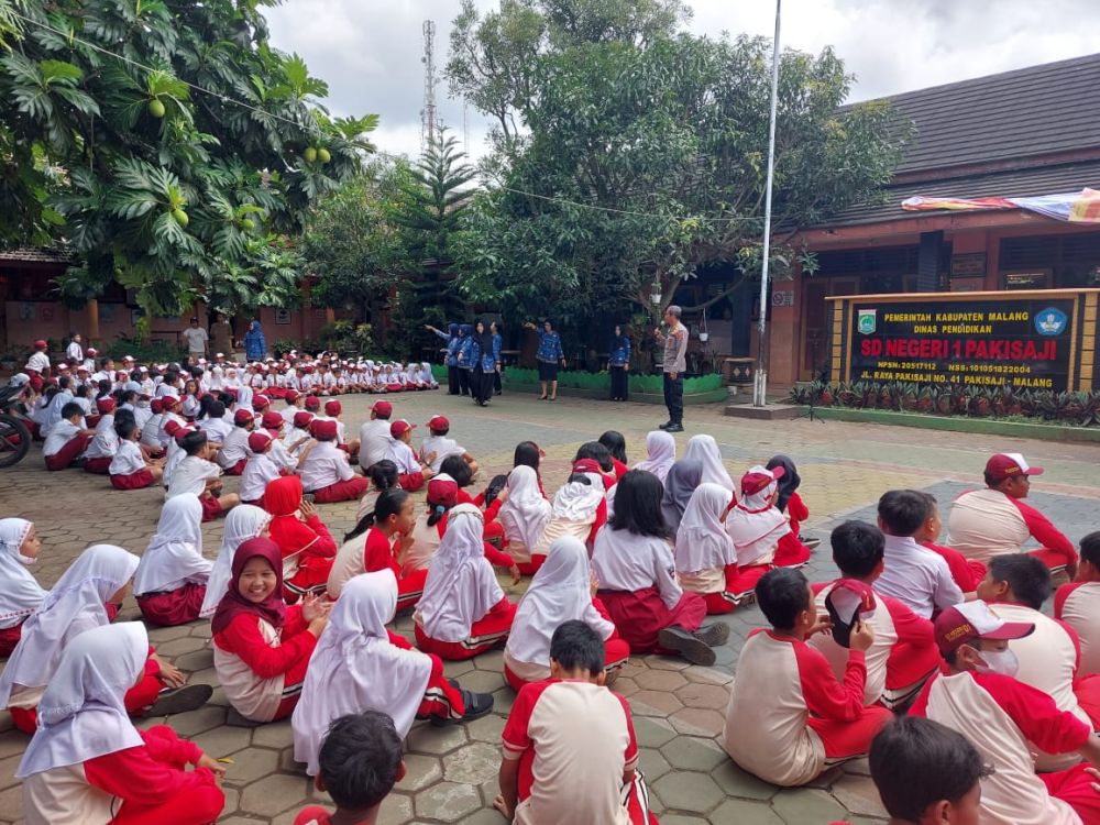 Polisi Malang Cegah Perilaku Bullying Sejak Dini, Lakukan Penyuluhan di Sekolah