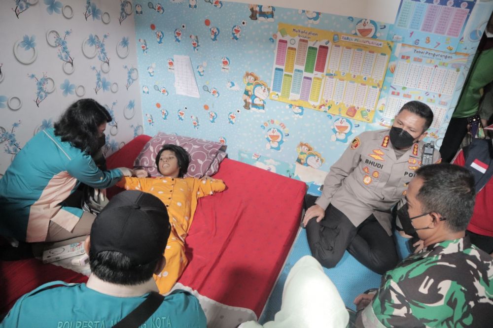 Kapolresta Malang Kota Kombespol Budhi Hermanto kunjungi anak Disabilitas