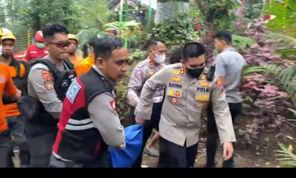 Polres Magetan evakuasi korban lakalantas di Sarangan