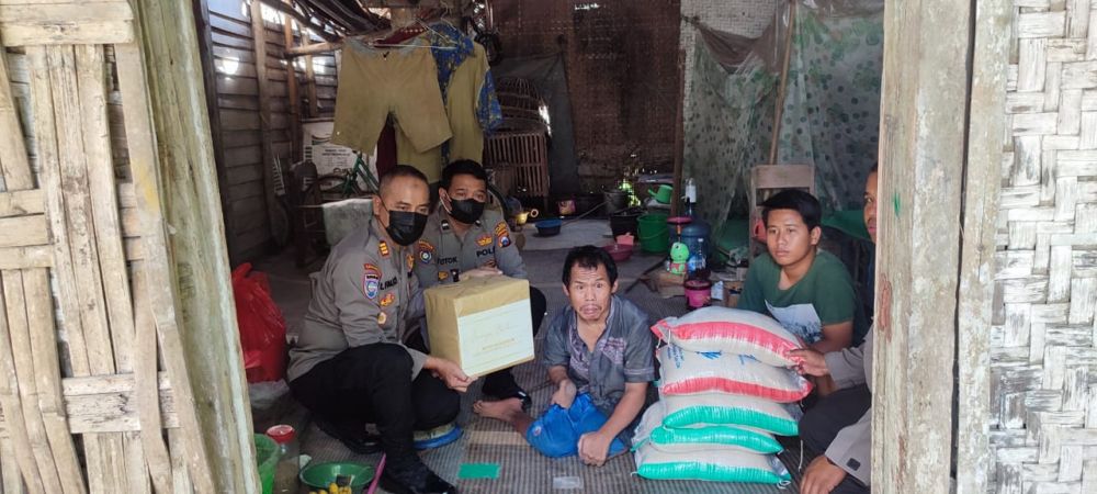 Polres Bojonegoro berbagi sembako ke warga keterbatasan fisik 