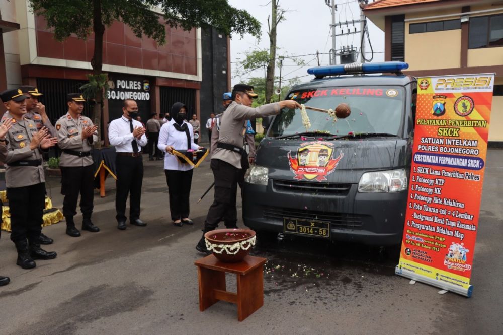 Kapolres Bojonegoro AKBP Muhammad launching mobil SKCK