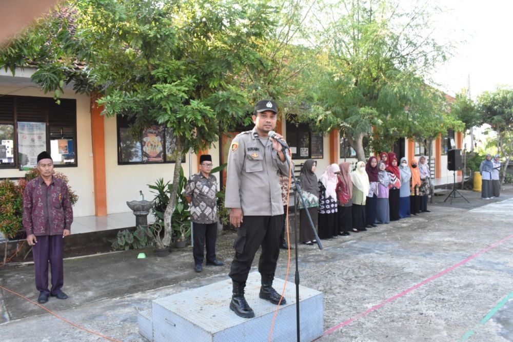 Polres Gresik terus edukasi pelajar terkait tawuran dan gangster di SMAN 1 Dukun