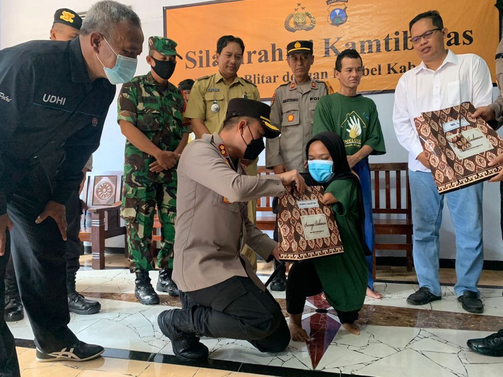 Kapolres Blitar Peduli Sesama, Kunjungi Rumah Kinasih dan Berikan Taliasih
