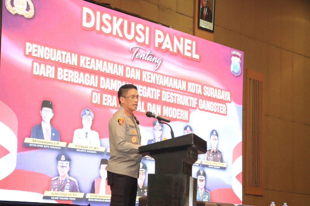 Kapolrestabes Surabaya Kombespol Akhmad Yusep Gunawan saat memberikan sambutan