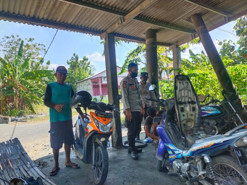 Polisi edukasi pemilik bengkel untuk tidak memasang knalpot Bronk bila ada motor yang meminta jelang Nataru