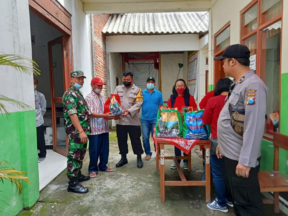 Polres Nganjuk gelar bansos dan beri layanan kesehatan gratis