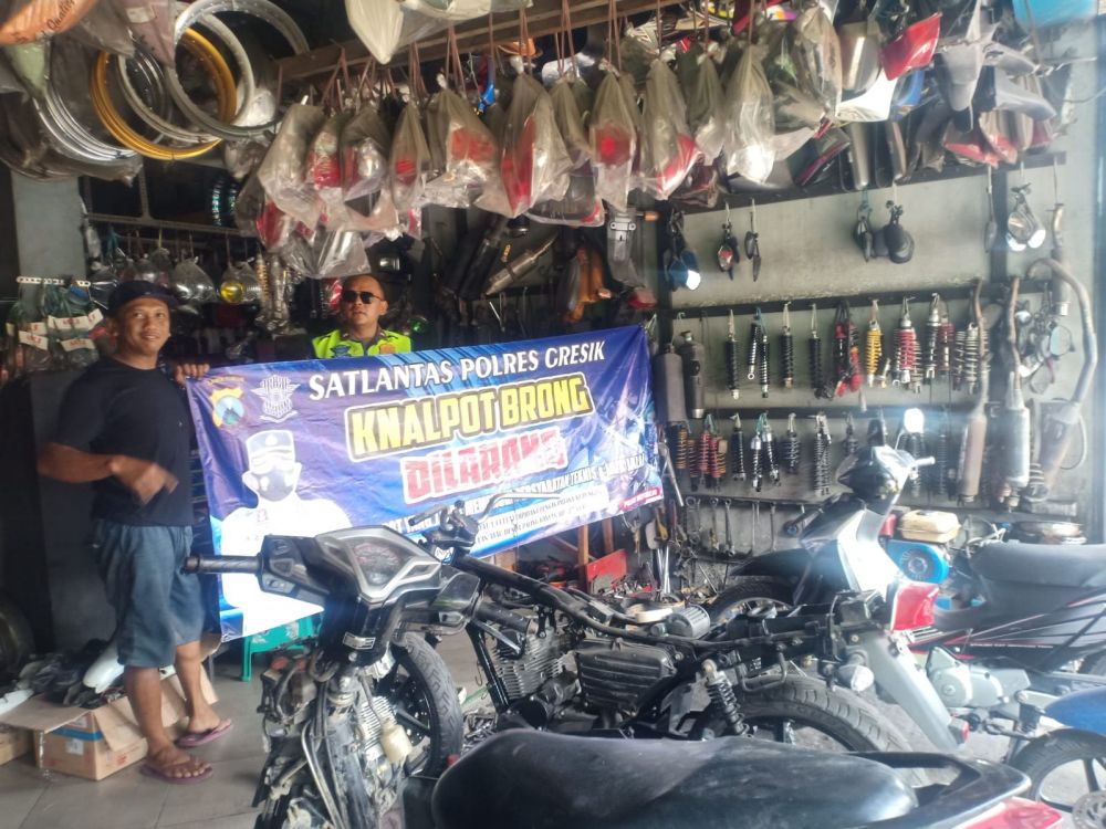 Polsek Driyorejo sosialisasi ke bengkel terkait larangan memakai knalpot Bronk