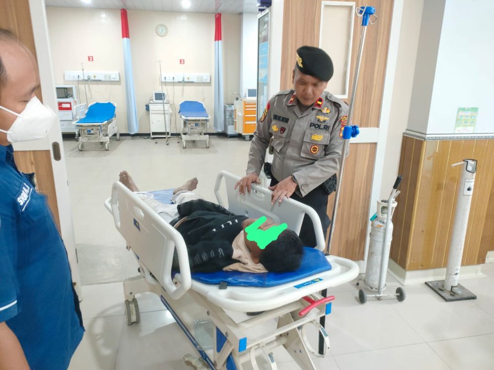 Satsamapta Polres Bojonegoro evakuasi pemuda mabuk 