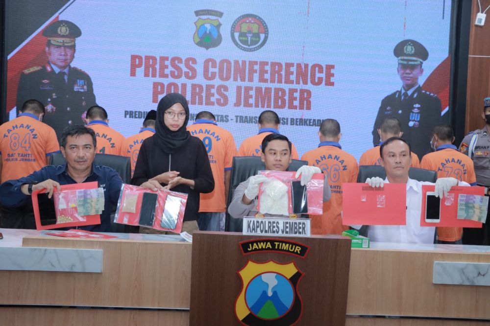 Satreskoba Polres Jember amankan tersangka beserta barang buktinya 