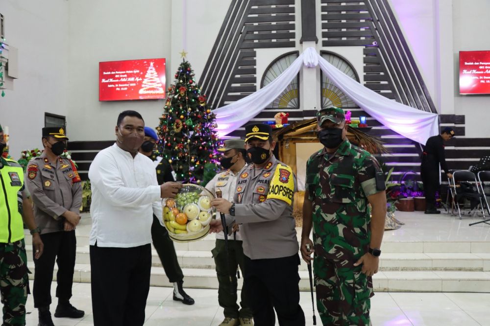 Kapolres Gresik AKBP Mochamad Nur Aziz saat tinjau persiapan pengamanan malam Natal