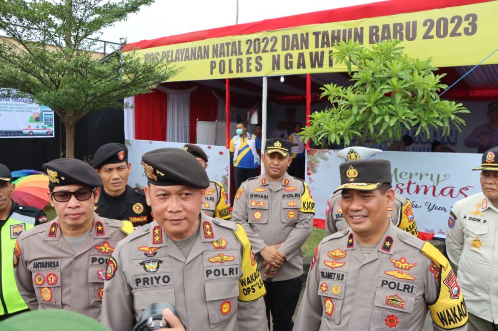 Kakor Sabhara Mabes Polri dan Wakapolda Jatim Cek Pos PAM Ops Lilin Semeru