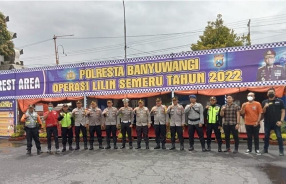 Dirbinma Polda Jatim Kombespol Asep Irpan saat tinjau pelabuhan Ketapang Banyuwangi