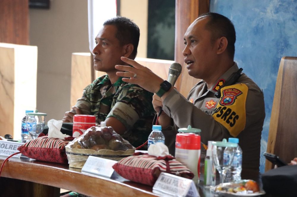 Kapolres Tulungagung AKBP Eko Hartanto saat gelar Jum'at Curhat
