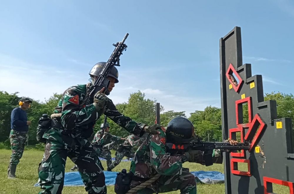 Siswa Diktaifib TNI AL saat Lattek Baksenri