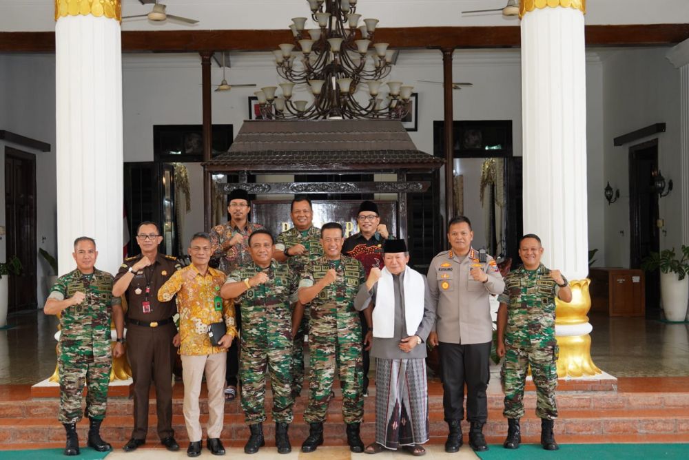Danrem 084/BJ Dampingi Kunjungan Pangdam V Brawijaya di Sidoarjo