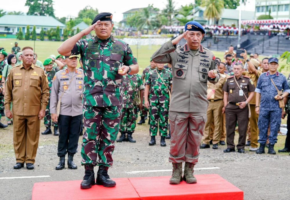 Kapolri: TNI-Polri Siap Kawal Program Pemerintah, Silaturahmi Bareng Masyarakat di Papua Barat