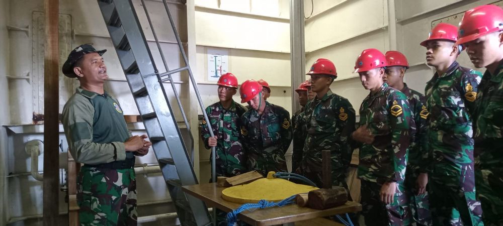 Siswa Dikmaba lattek kebocoran kapal