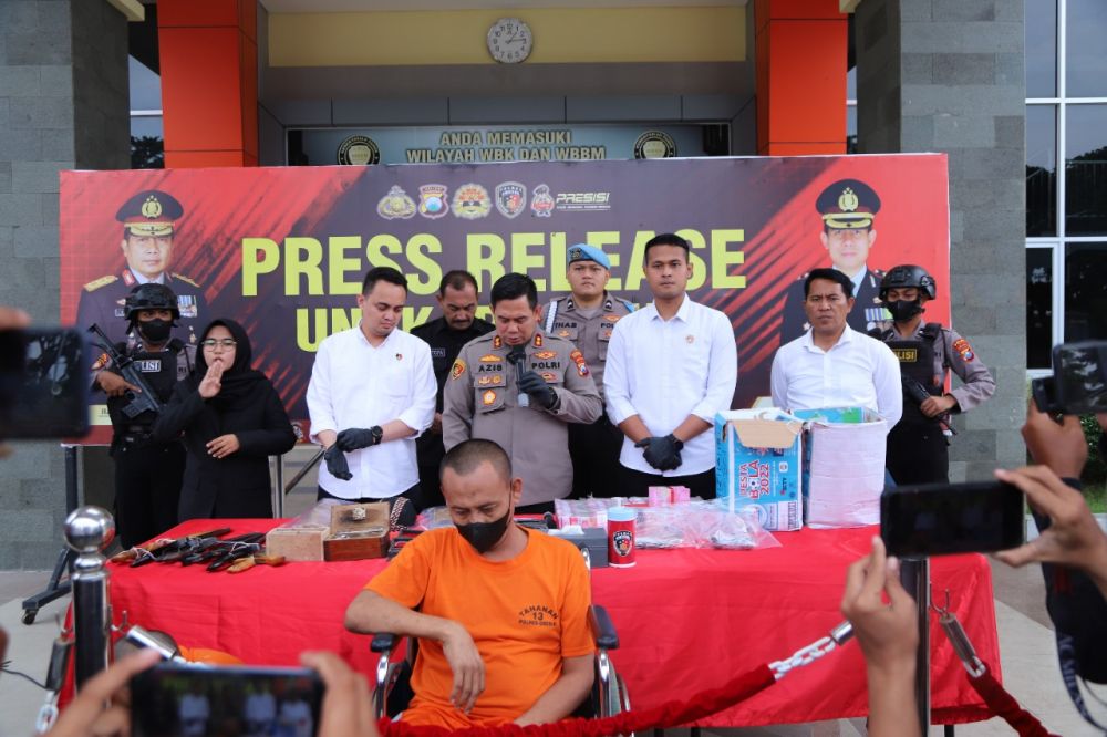 Satreskrim Polres Gresik amankan tersangka beserta barang buktinya