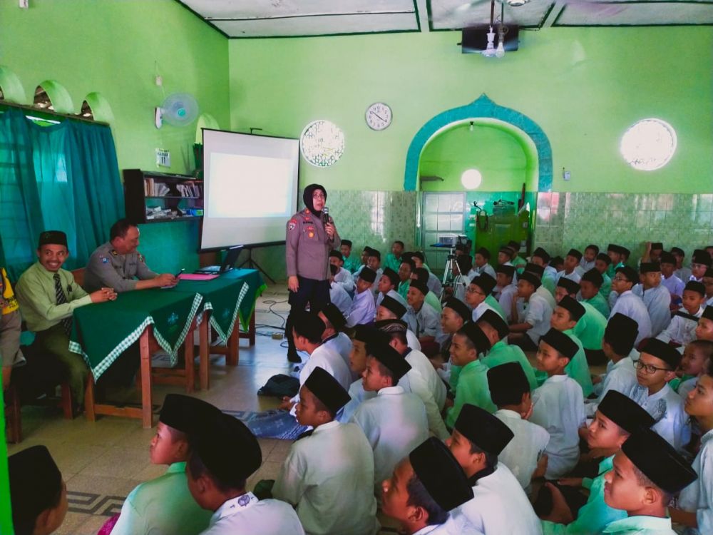 Satbinmas Polres Blitar sosialisasi terkait bahaya bullying