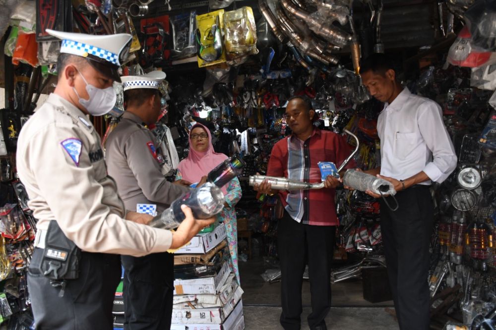 Satlantas Polres Madiun Kota sosialisasi larangan penggunaan knalpot bronk