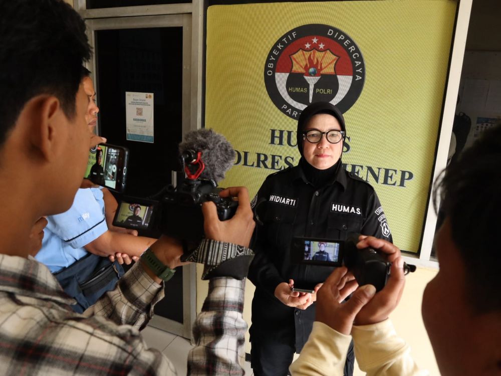 Kasi Humas Polres Sumenep AKP Widiarti saat memberikan keterangan