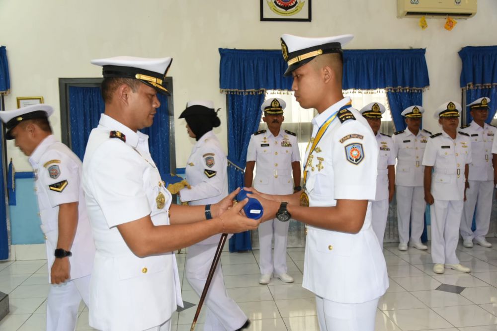 Letda Laut (E) Yusuf Syamia Putra jadi lulusan terbaik Dikmapa Pusdiklek