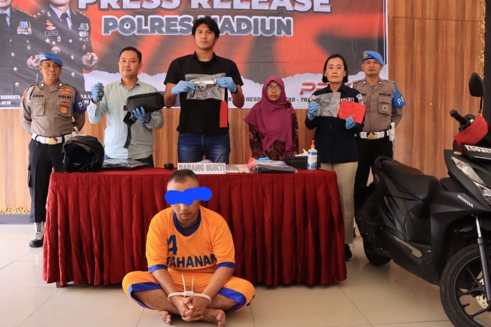 Kasatreskrim Polres Madiun AKP Danang Eko Abrianto ringkus tersangka beserta barang buktinya