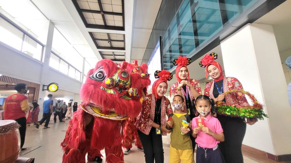 Bandara Juanda Meriahkan Imlek dengan Barongsai dan Liang-liong